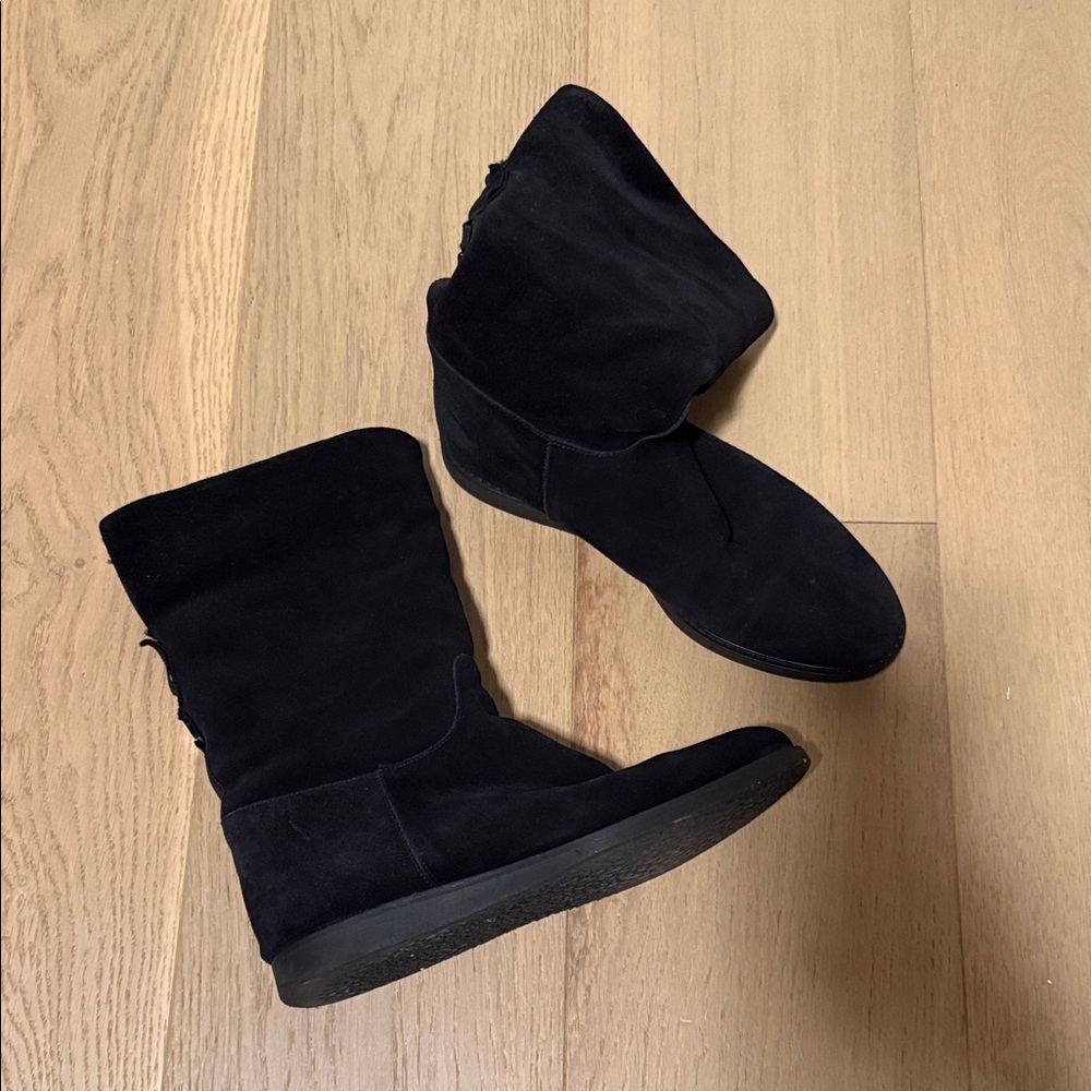 Salvatore Ferragamo vintage black Suede fur lined Winter Boots 8